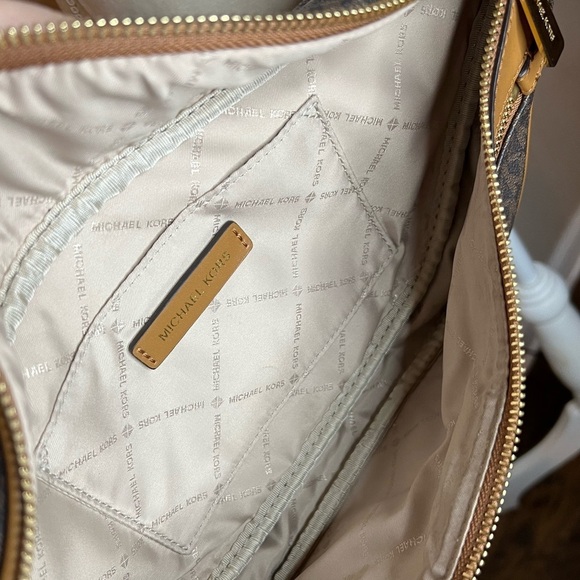 Michael Kors Kenly Medium Waist Pack Crossbody Signature Brown - Picture 10 of 15